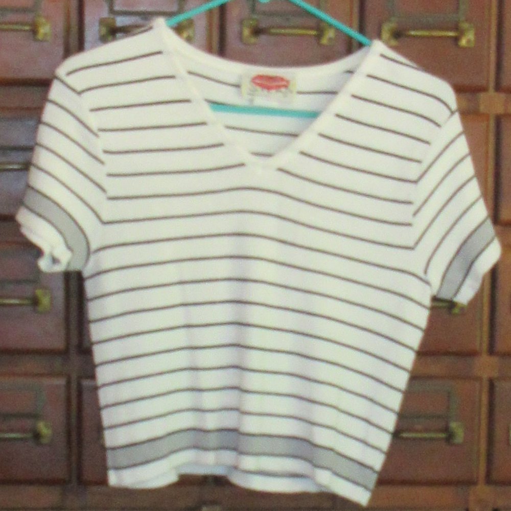 Large White Striped Short Sleeve Knit V-Neck Sweater